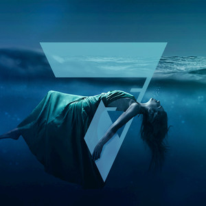 扒开她粉嫩的小缝尿进去微博
