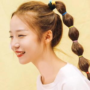 扒开她粉嫩的小缝尿进去微博
